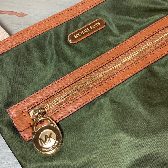 Michael Kors Handbags - Michael Kors Crossbody
